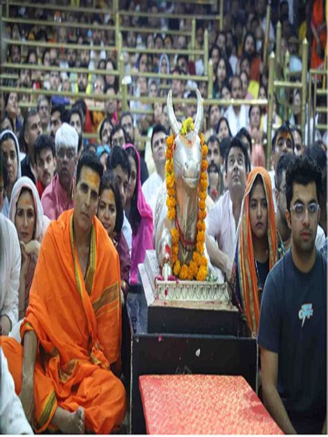 महाकाल के दरबार में पहुंचे अक्षय कुमार और शिखर धवन मंदिर में की पूजा