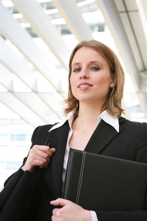 Schöne Blonde Geschäftsfrau Stockbild Bild von kursteilnehmer geschäftsfrau 20037587