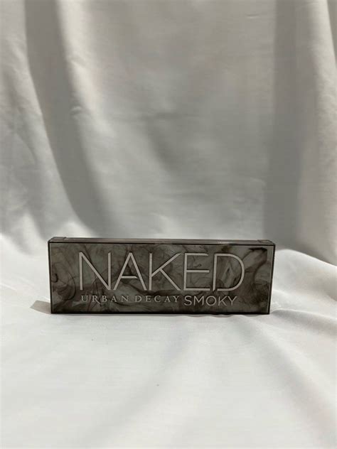 Urban Decay Naked Smoky Eyeshadow Palette Kesehatan Kecantikan Rias Wajah Di Carousell