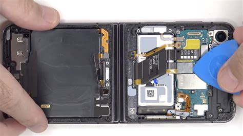 Новенькая раскладушка Samsung Galaxy Z Flip 5 оказалась лучше ...