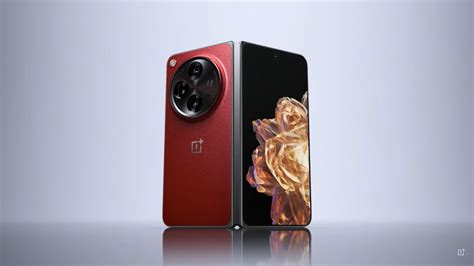 Le OnePlus Open Apex Edition en couleur Crimson Shadow et doté d une