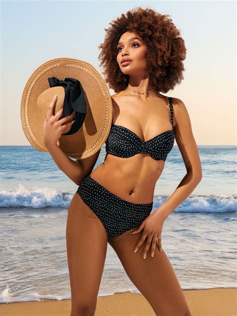 Góra od bikini Kolor czarny SINSAY 694AM 99X