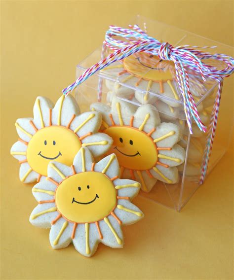 Glorious Treats: Happy Sunshine Cookies {Cookie Decorating}