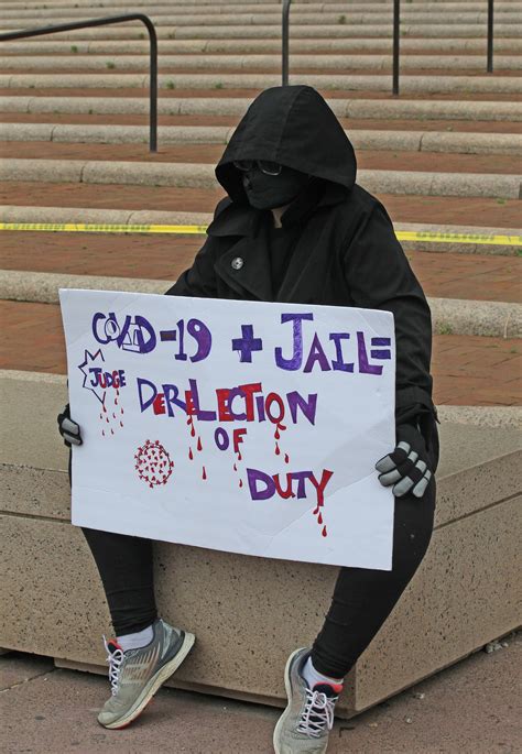 Demonstrators in Cleveland call on judges to grant early release to