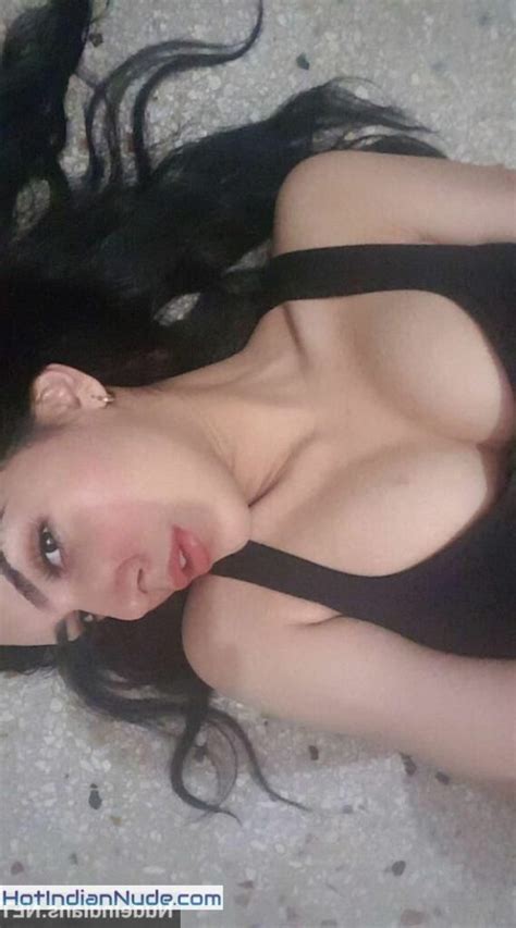 Hottest Sexy NRI Dr Posing Naked Slut Hot Indian Nude