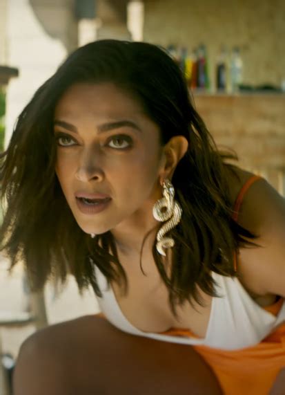 7 Deepika Padukone Hot Pics From Pathaan Teaser Just For Movie Freaks