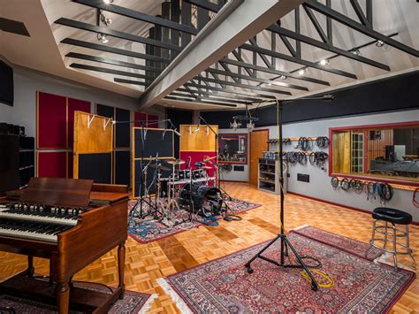 Recording Studios Real 2 Reel Studios