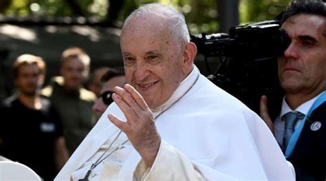 Il Vaticano apre a trans e gay sì a battesimi e padrini