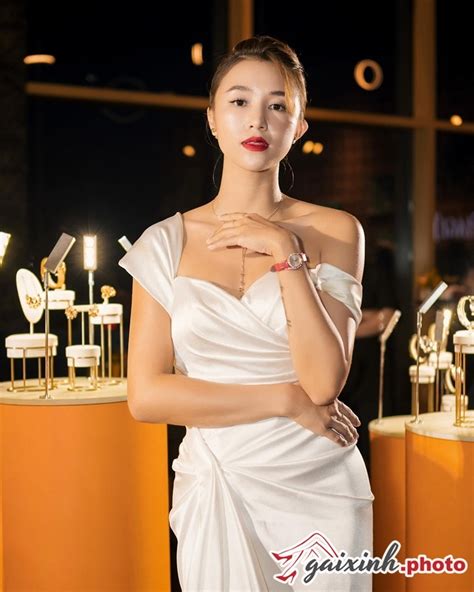 Hot Girl Salim Khoe Vẻ Đẹp Ngất Ngây Cá Tính