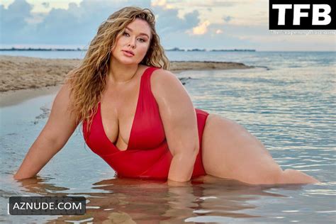 Hunter McGrady Sexy Poses Flaunting Her Hot Bikini Body In A Photoshoot For Sports Illustrated