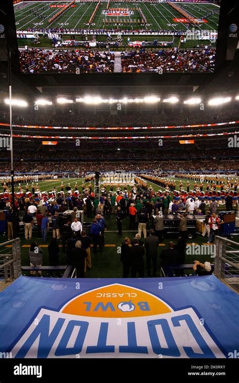 Cowboys stadium jumbotron hi-res stock photography and images - Alamy