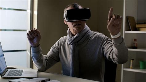 Premium Photo Mature Male Entrepreneur Using D Vr Headset At His