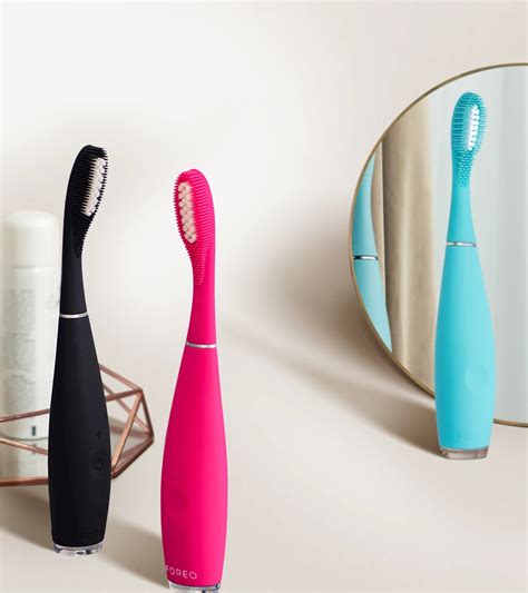 FOREO l Feel amazing with our skincare and oral care devices