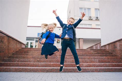 "Jumping Kids"-Bilder: Stock-Fotos & -Videos. | Adobe Stock