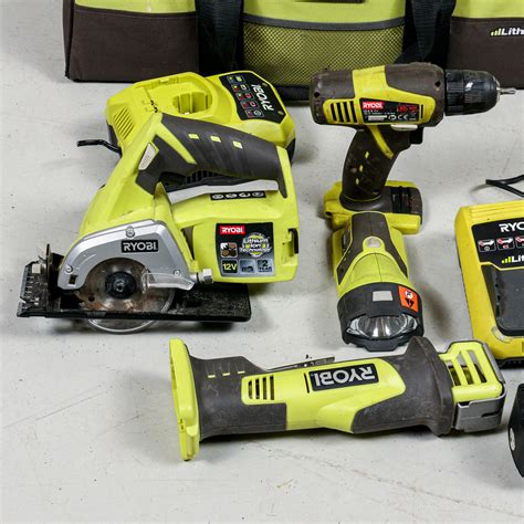 Ryobi 4 Verktyg Samt Laddare Och Batteri
