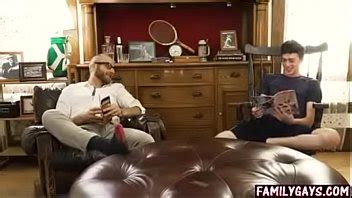 beau père et mesurer leurs bites puis baiser XVIDEOS