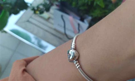 Серебряный браслет – хороший подарок для девушки