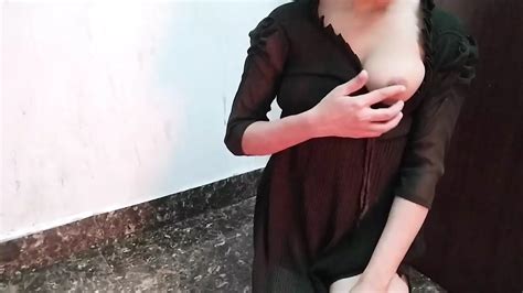 Desi Aunty Ko Saman Dene Ke Bahane Pel Diya Fingering Porn Feat Babykajoldesi XHamster