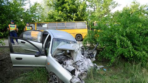 Csuklós busz és kocsi karambolozott egy ember meghalt többen