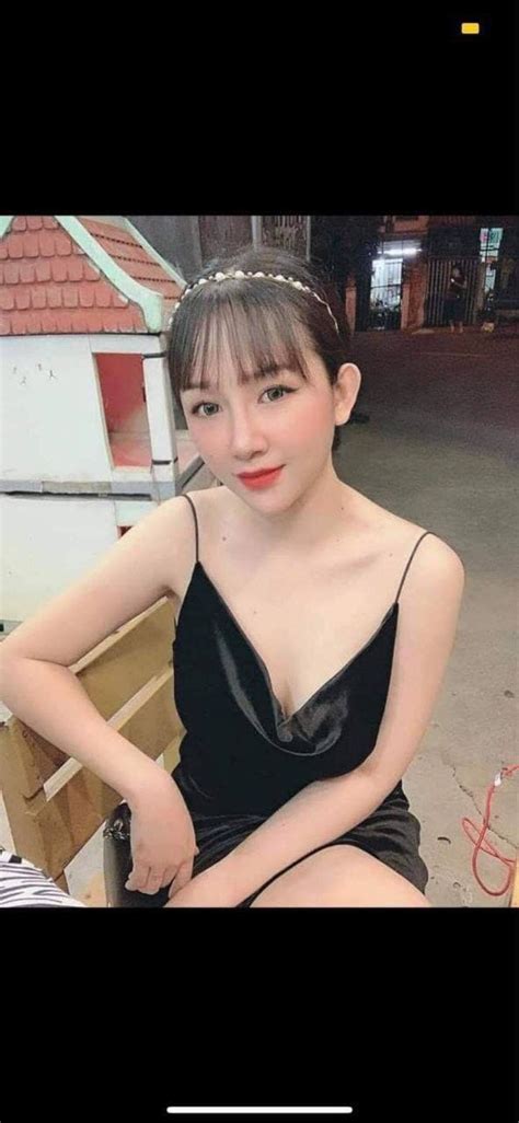 HOT Khỏa thân khoe hàng để quảng cáo dịch vụ vay tiền thế chấp