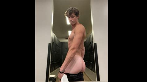 Geschoren Hot Guy Twee Keer Plezier Hebben Met Zijn CUMS Thick Dildo Pornhub Gay