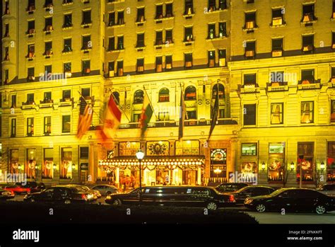 The Plaza Hotel New York City Christmas Hi Res Stock Photography And