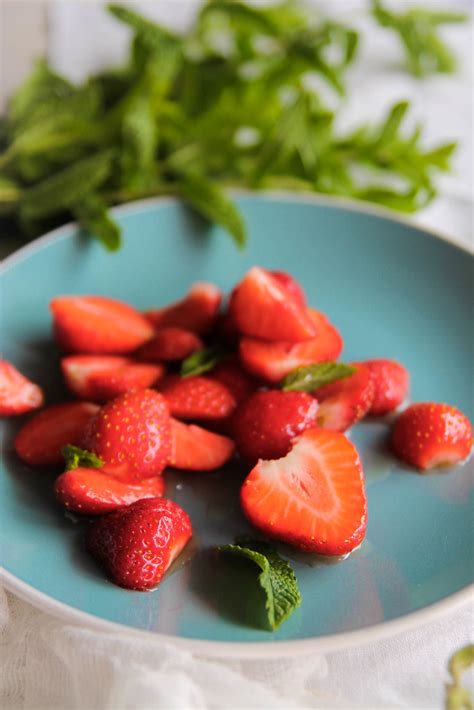 Salade De Fraises Au Sirop De Menthe Aime Mange