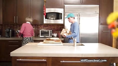 Neighbor Milf Rewards Help With Deep Anal Porn300