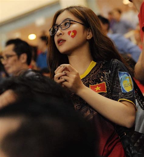 Giữa tin đồn rạn nứt với Quang Hải hot girl Nhật Lê lại bị dân mạng