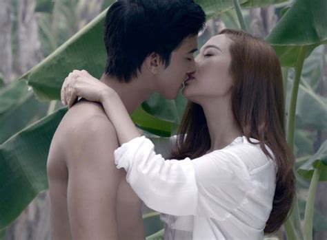 N Ng Th C A En V U T O B O H N Hot Boy K M Tu I M T M C N G Y B T Ng H N