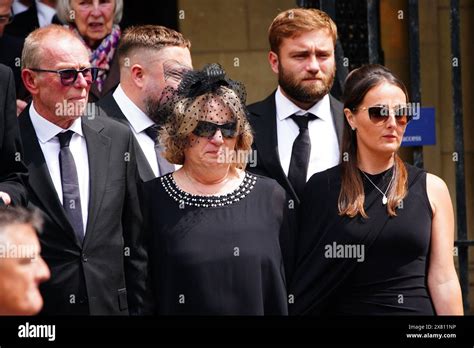 I Lutti Lasciano La Cattedrale Di Truro Dopo Il Funerale Dell