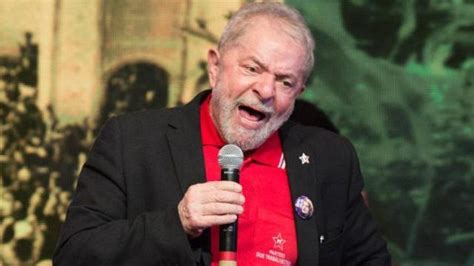 Lula vê beijo gay em ato do PT Se acostume na cela tem Tonhão diz seguidor