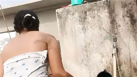 Hot Cute Girl Hot Chut Living Her Fantasies By Masturbating With Carrot And Finger Uff Kiska