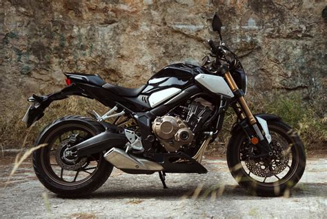 Testámos a nova naked Honda CB650R e descobrimos o perfeito equilibrio