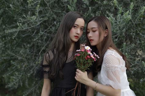 Vừa xinh đẹp lại cá tính cặp sinh đôi hot girl khiến cư dân mạng