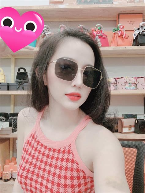 Nhan sắc cô em vợ xinh như hot girl mà thánh livestream kiếm bạc tỷ từng tán hụt