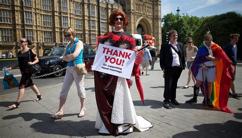 Queen Approves Britain S Same Sex Marriage Bill