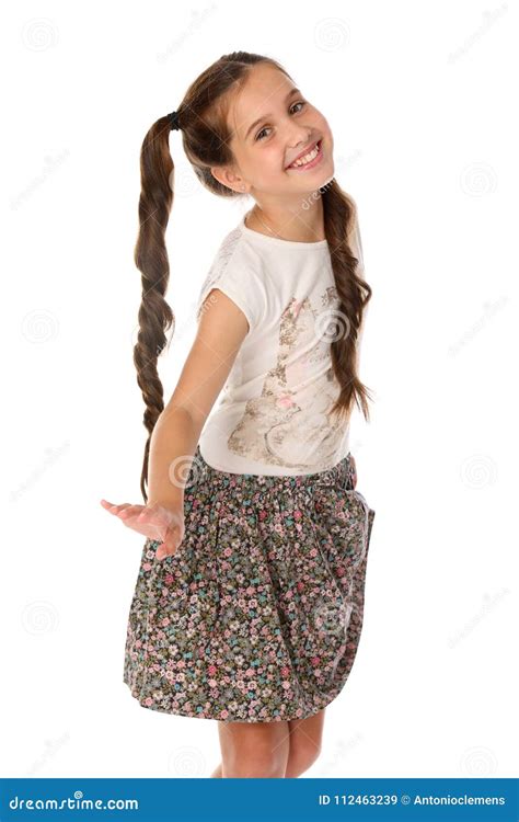 Ritratto Di Adolescente Abbastanza Giovane Felice Anni In Una Gonna Con Le Gambe Nude