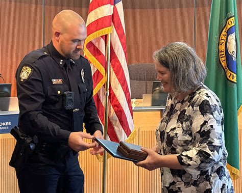 Officers Kevin Bereta And Jordan Jackson Earn Bellevue Polices Blue