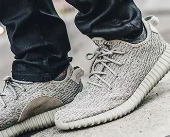 Купить кроссовки Adidas Yeezy Boost 350 v2 в Москве: цена, отзывы ...