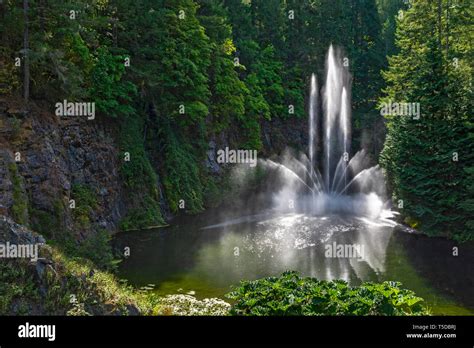 Canada Brentwood Bay Butchart Gardens Ross Fountain Stock Photo Alamy