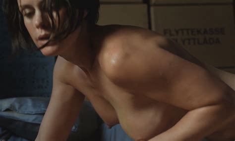 Naked Lene Nystrøm in Varg Veum Svarte får