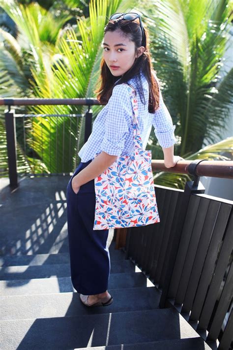 Hot Girl M C P N Ng Khi N D N T Nh Ghen V Xinh L I Di N P