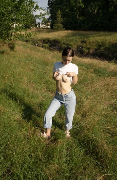 Pissing Myself Outside Nude Pics XHamster