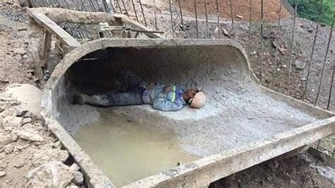 Begini Potret Kerasnya Kehidupan Pekerja Bangunan Bikin Haru Hot Liputan