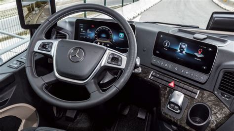 Mercedes Spiega Il Cruscotto Digitale Del Nuovo Actros Trasportoeuropa