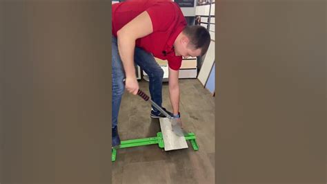 Инструмент для укладки ламината и кварц-винила #shorts - YouTube