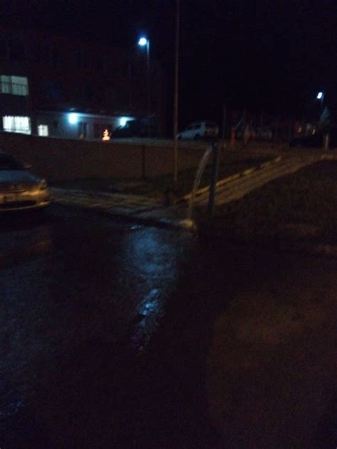 Потоп по време на суша в Перник! Кубици вода изтичат през пожарникарски ...