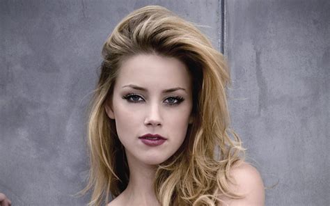 Women Amber Heard Blonde Long Hair Actress Wavy Hair Cleavage Looking