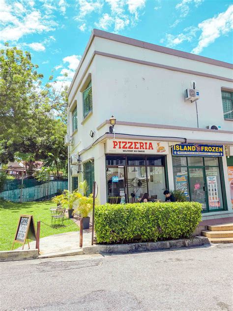 Luigi Pizzeria Wood Fired Pizza at Tanjung Tokong Penang - Crisp of